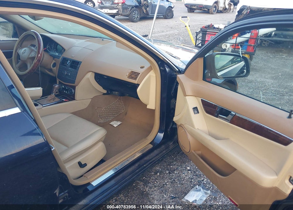 2008 MERCEDES-BENZ C 300 LUXURY/SPORT VIN: WDDGF54X68F075835
