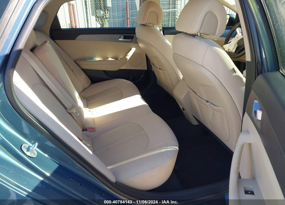 2016 HYUNDAI SONATA SE VIN: 5NPE24AF5GH379469