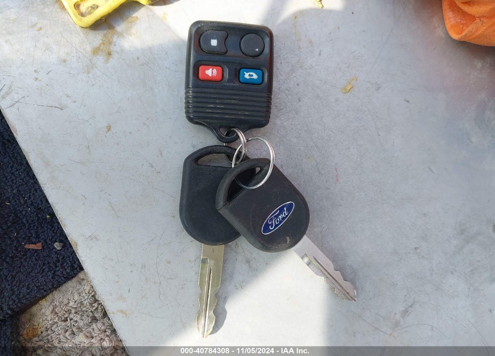2000 FORD TAURUS SE VIN: 1FAFP53U8YG280440