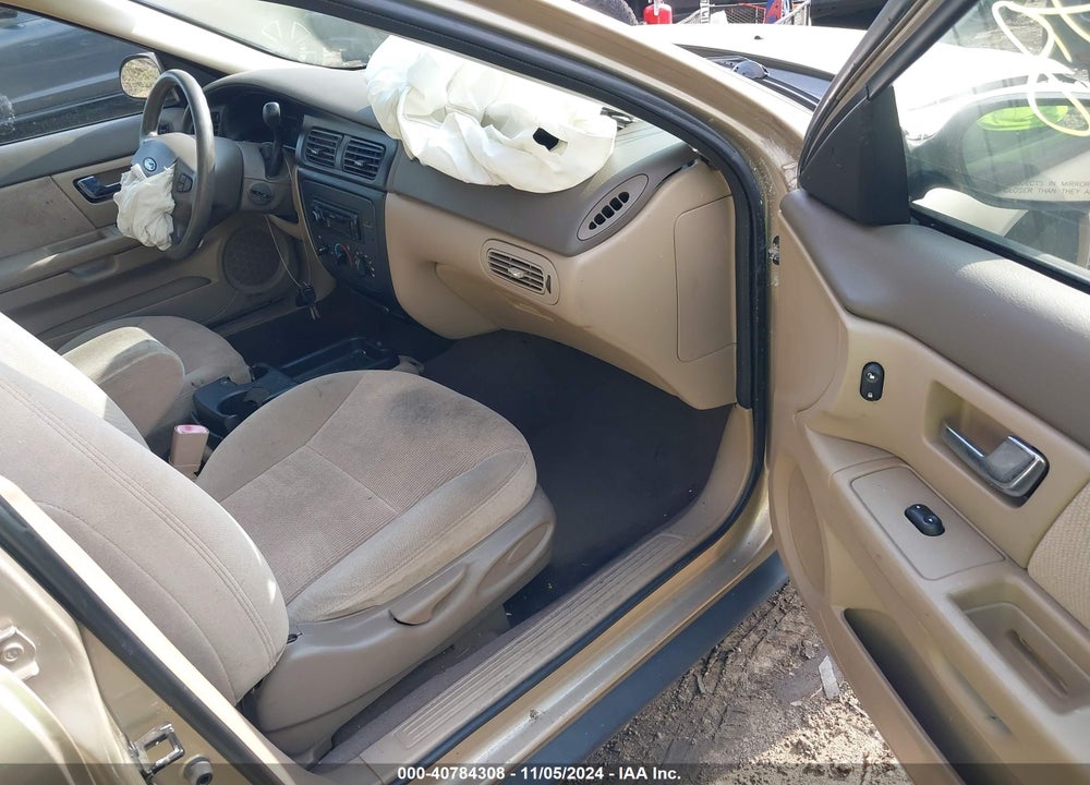 2000 FORD TAURUS SE VIN: 1FAFP53U8YG280440