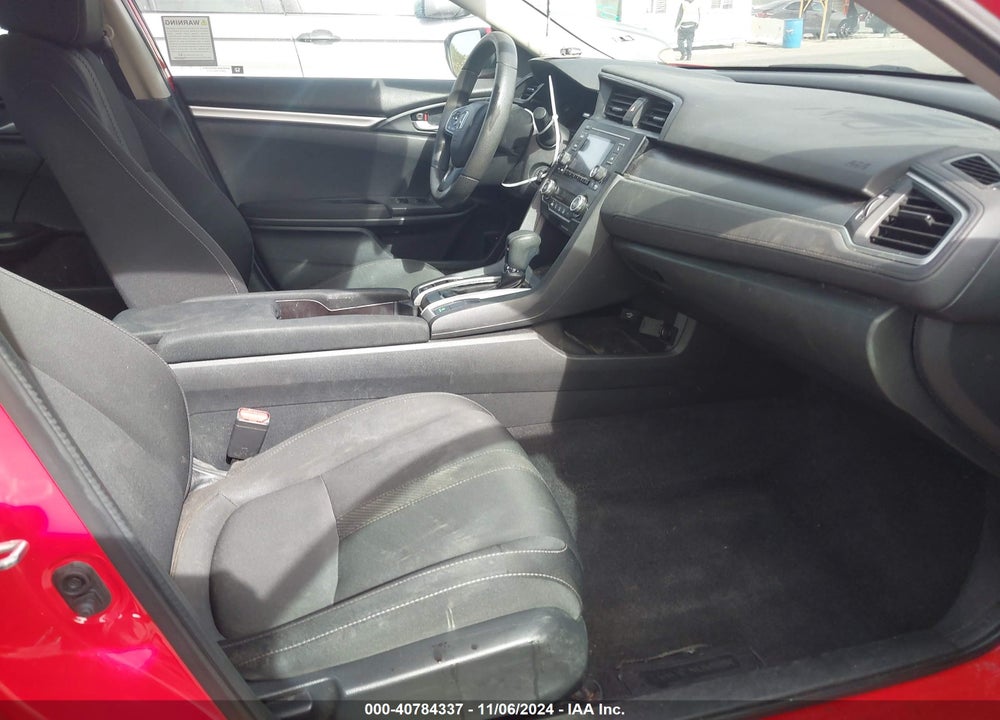 2018 HONDA CIVIC LX VIN: 2HGFC2F57JH538211