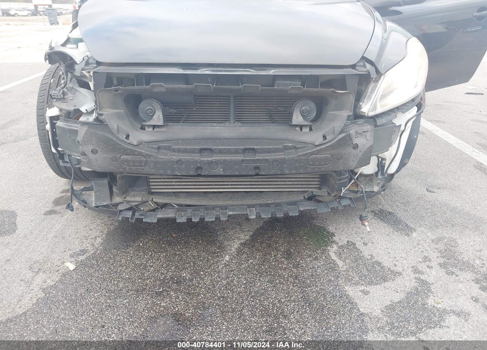 2011 VOLVO C30 T5 R-DESIGN VIN: YV1672MK5B2247755