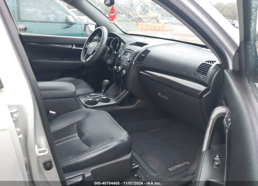 2011 KIA SORENTO LX VIN: 5XYKT3A14BG121085