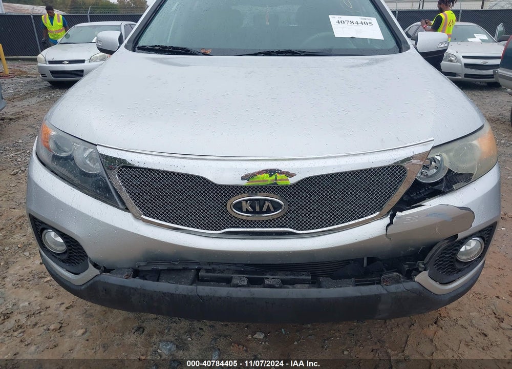 2011 KIA SORENTO LX VIN: 5XYKT3A14BG121085