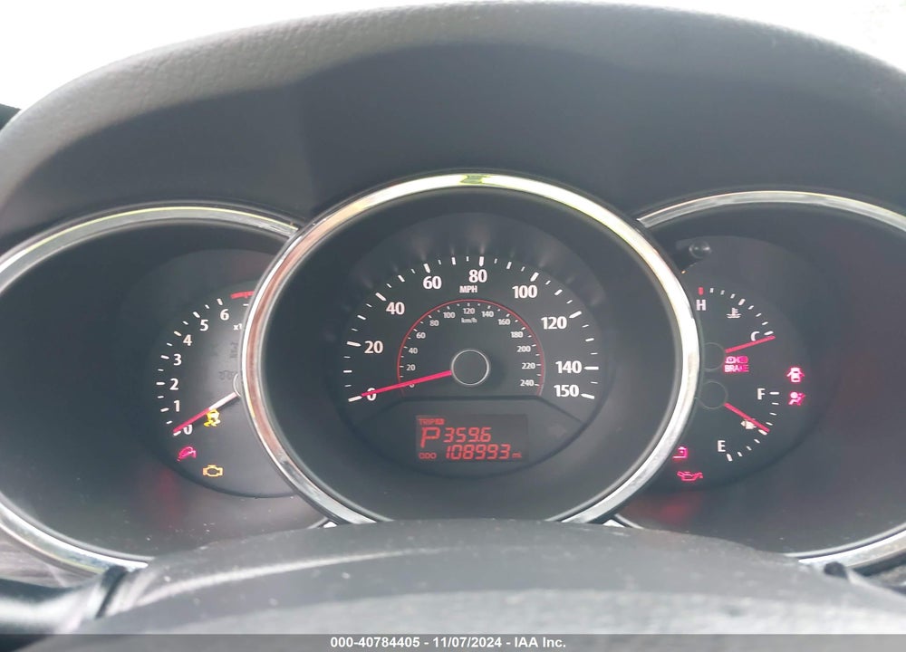 2011 KIA SORENTO LX VIN: 5XYKT3A14BG121085