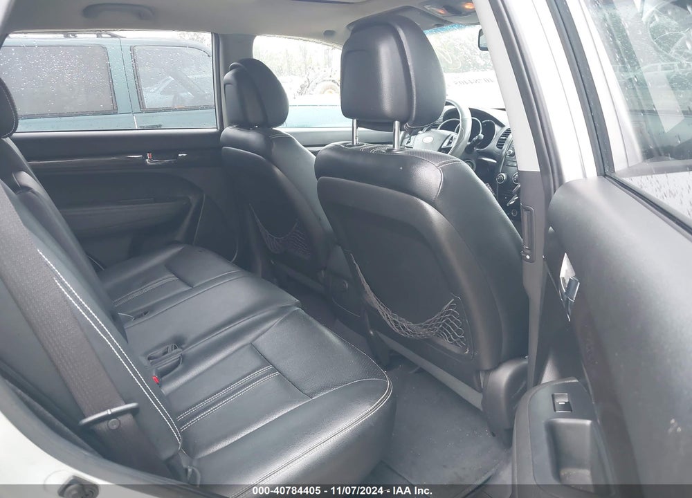 2011 KIA SORENTO LX VIN: 5XYKT3A14BG121085