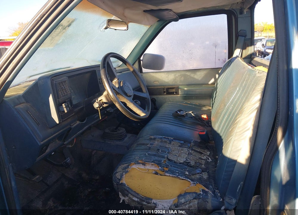 1988 CHEVROLET GMT-400 C1500 VIN: 1GCDC14Z5JE186176