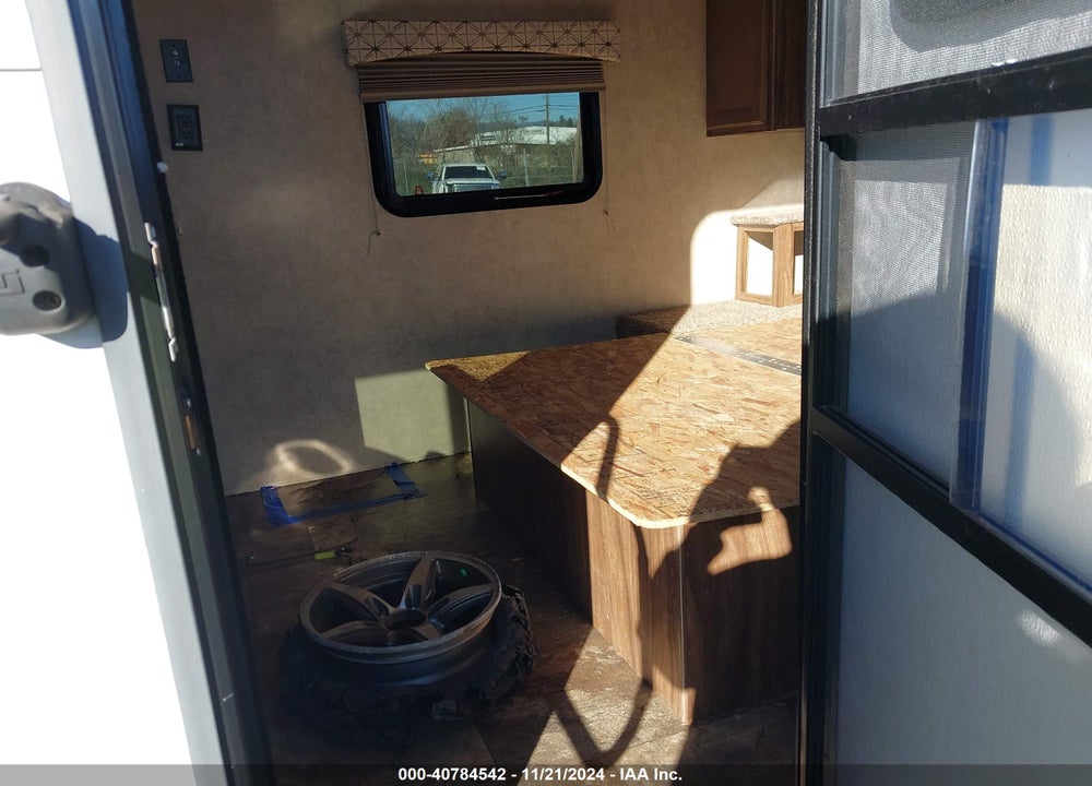2017 FOREST RIVER COACHMEN VIKING 17FQ VIN: 5ZT2VWFC2HJ111684