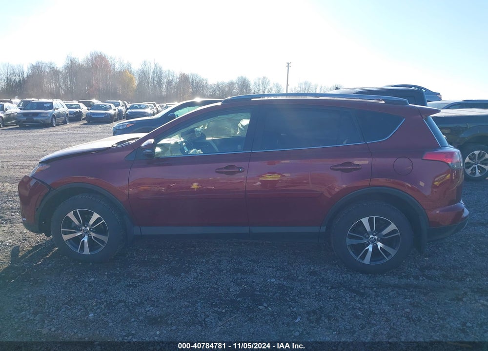 2018 TOYOTA RAV4 ADVENTURE/XLE VIN: JTMRFREV1JD255457