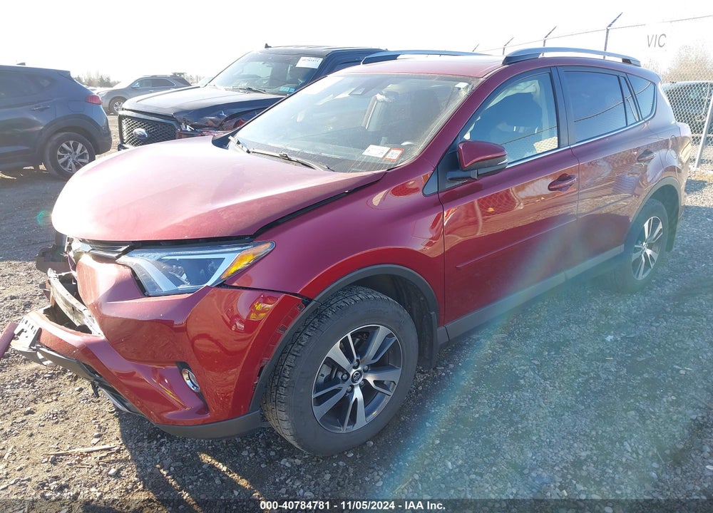 2018 TOYOTA RAV4 ADVENTURE/XLE VIN: JTMRFREV1JD255457