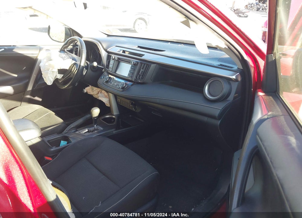 2018 TOYOTA RAV4 ADVENTURE/XLE VIN: JTMRFREV1JD255457