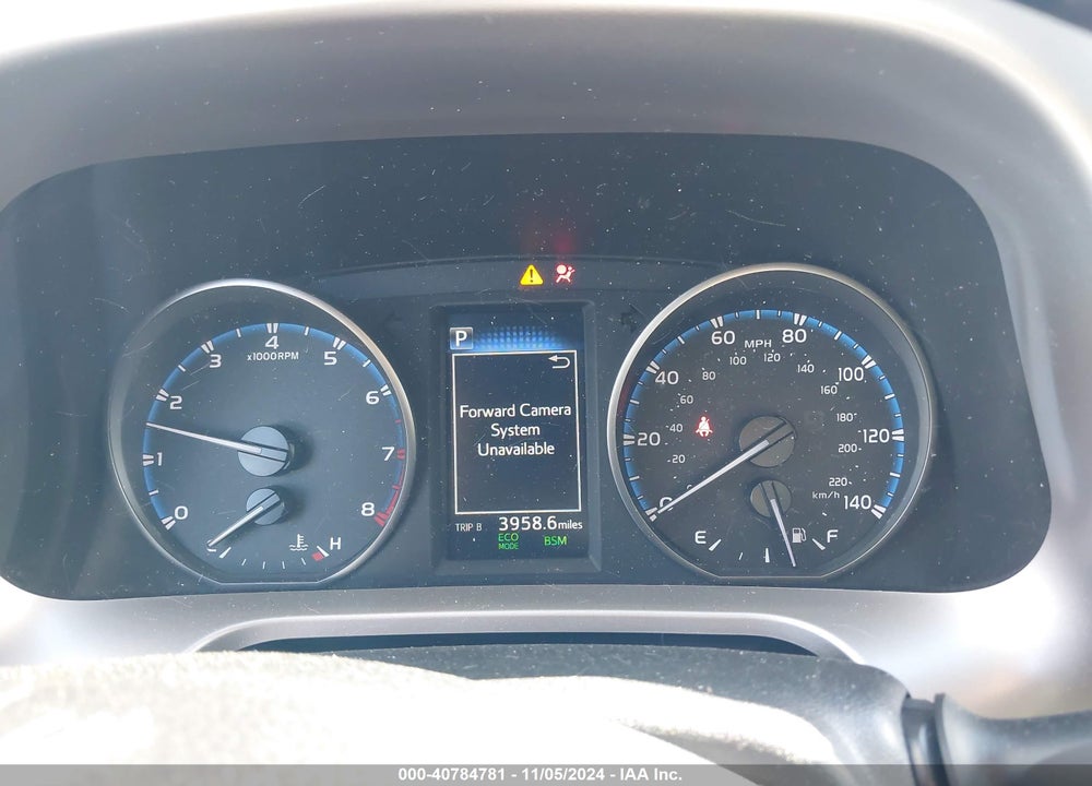 2018 TOYOTA RAV4 ADVENTURE/XLE VIN: JTMRFREV1JD255457