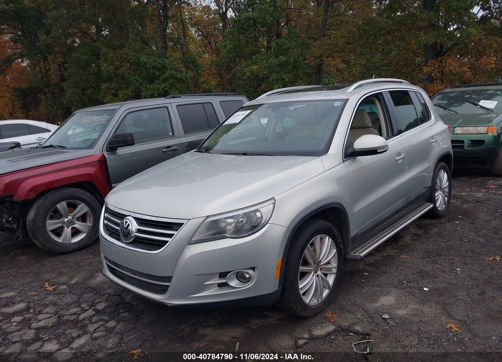 2011 VOLKSWAGEN TIGUAN SEL VIN: WVGAV7AX1BW530547