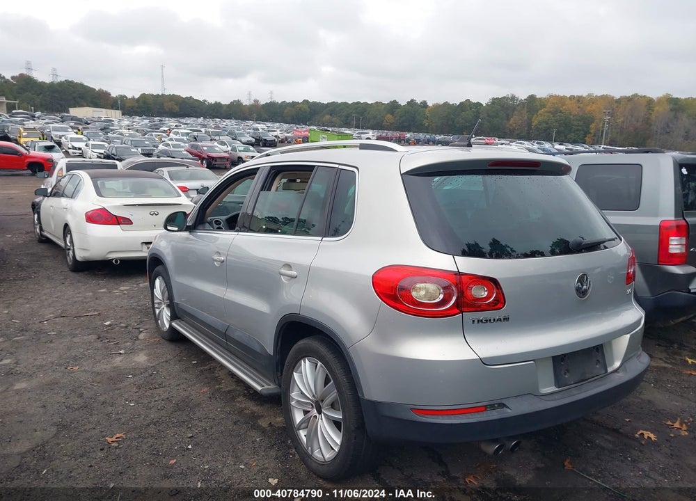 2011 VOLKSWAGEN TIGUAN SEL VIN: WVGAV7AX1BW530547