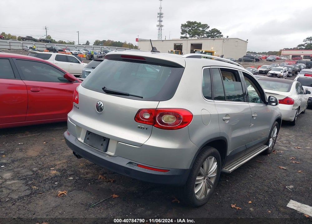 2011 VOLKSWAGEN TIGUAN SEL VIN: WVGAV7AX1BW530547