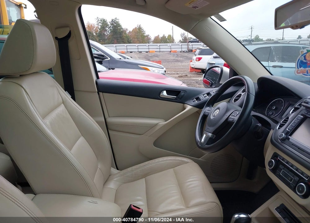 2011 VOLKSWAGEN TIGUAN SEL VIN: WVGAV7AX1BW530547