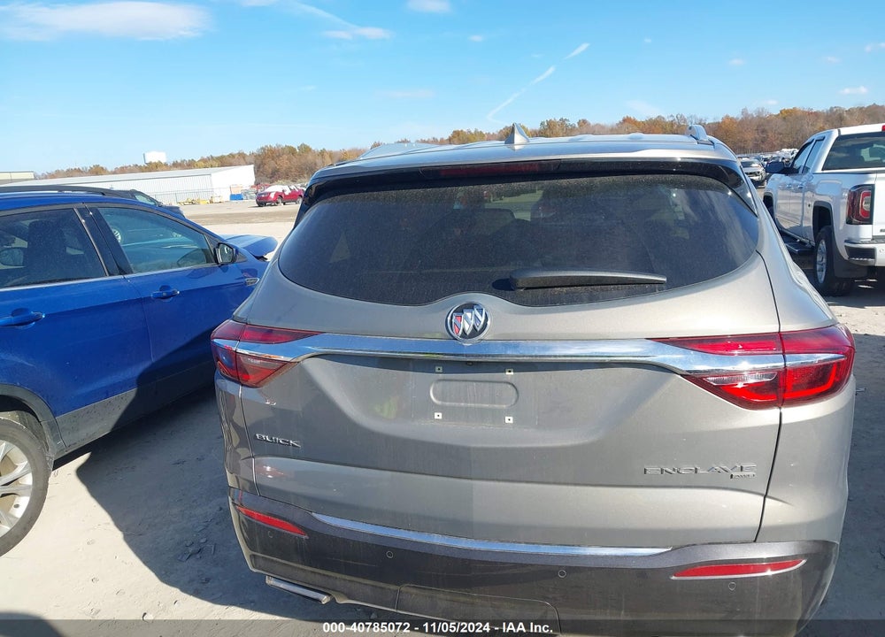 2018 BUICK ENCLAVE PREMIUM VIN: 5GAEVBKW8JJ137768
