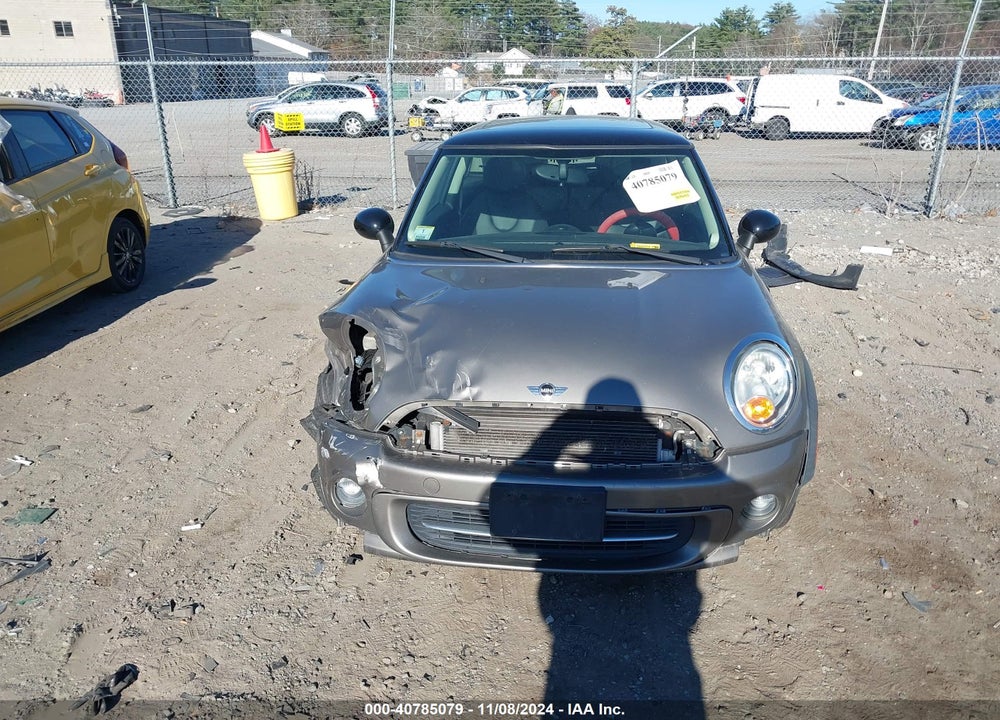 2011 MINI COOPER VIN: WMWSU3C58BT251675