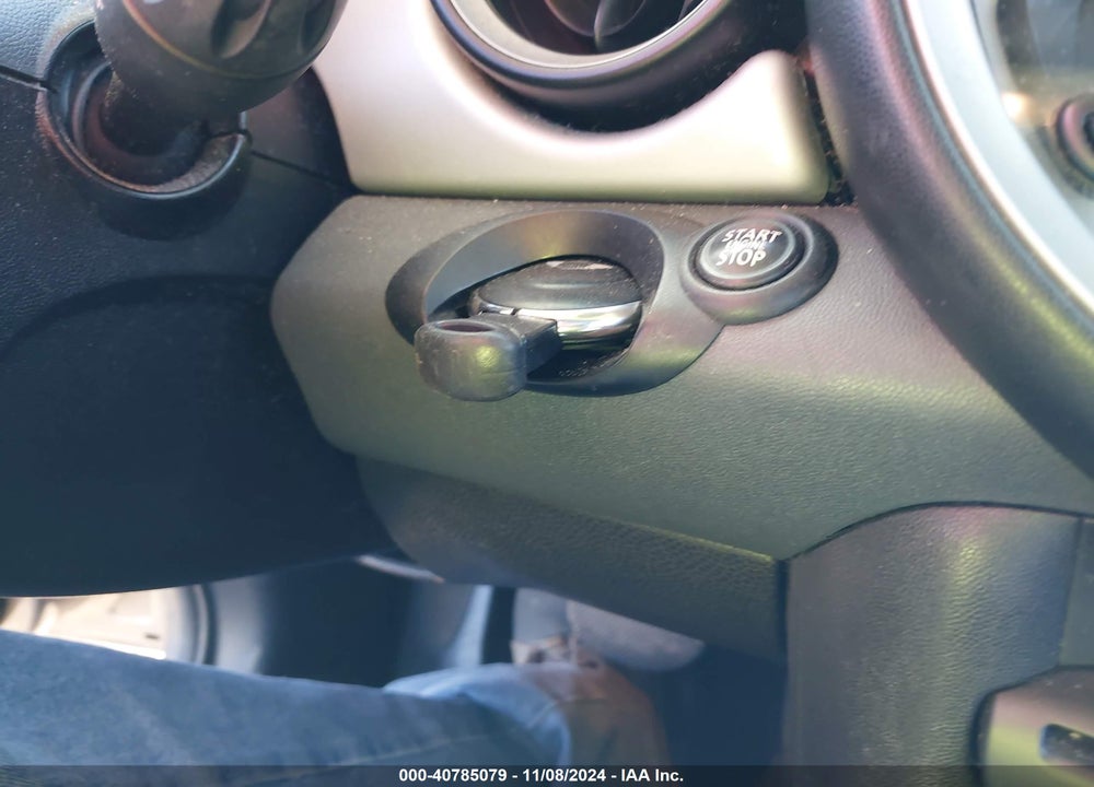 2011 MINI COOPER VIN: WMWSU3C58BT251675