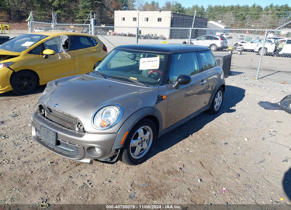 2011 MINI COOPER VIN: WMWSU3C58BT251675