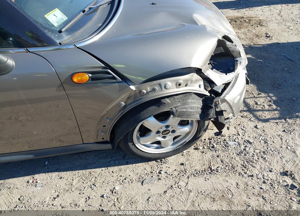 2011 MINI COOPER VIN: WMWSU3C58BT251675