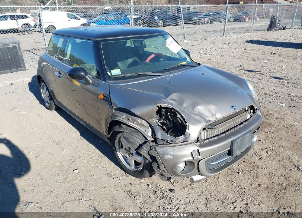 2011 MINI COOPER VIN: WMWSU3C58BT251675