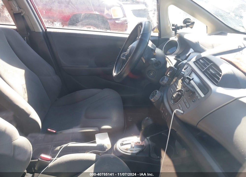 2013 HONDA FIT VIN: JHMGE8H35DC004822