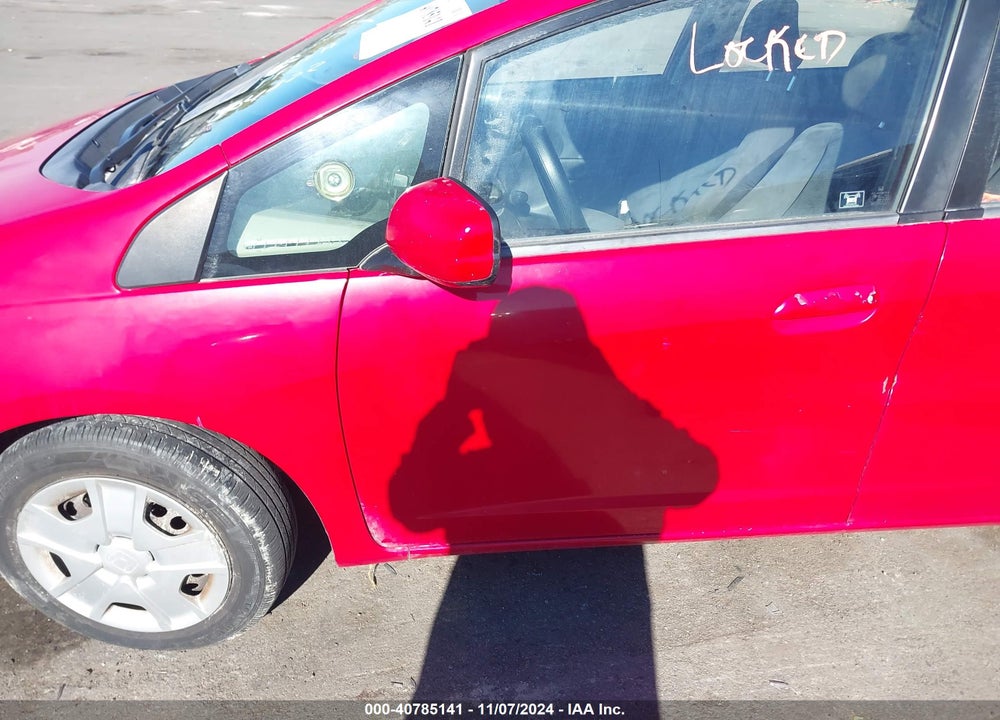 2013 HONDA FIT VIN: JHMGE8H35DC004822