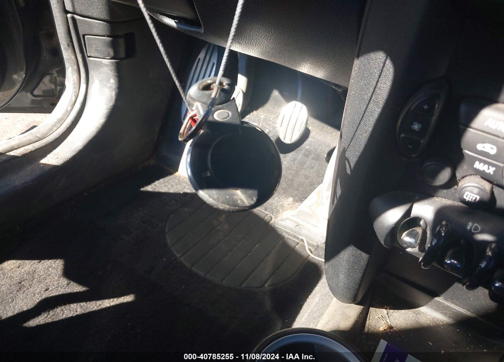2011 MINI COOPER S VIN: WMWSV3C51BTY20539
