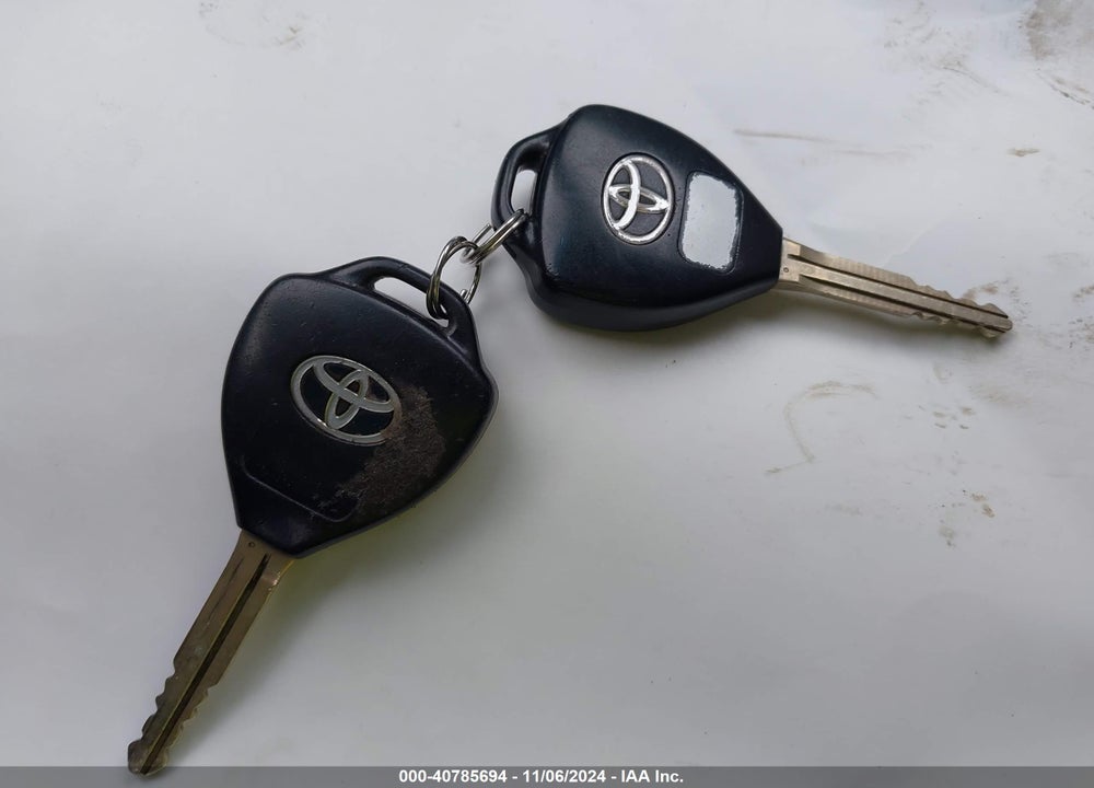 2010 TOYOTA CAMRY LE VIN: 4T4BF3EK7AR011737
