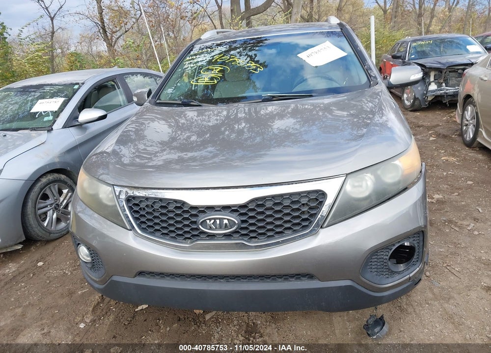 2011 KIA SORENTO LX VIN: 5XYKT3A14BG170836