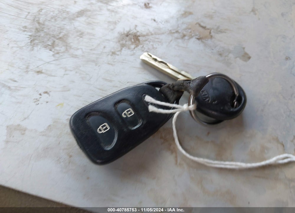 2011 KIA SORENTO LX VIN: 5XYKT3A14BG170836