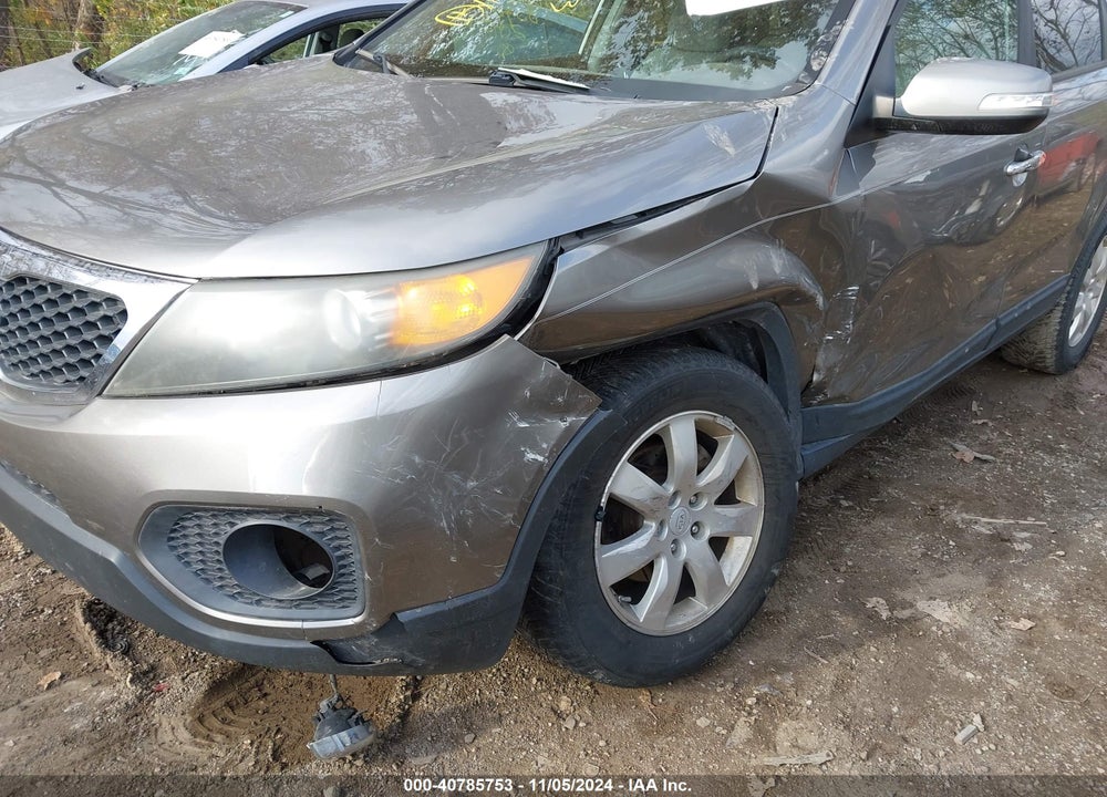 2011 KIA SORENTO LX VIN: 5XYKT3A14BG170836