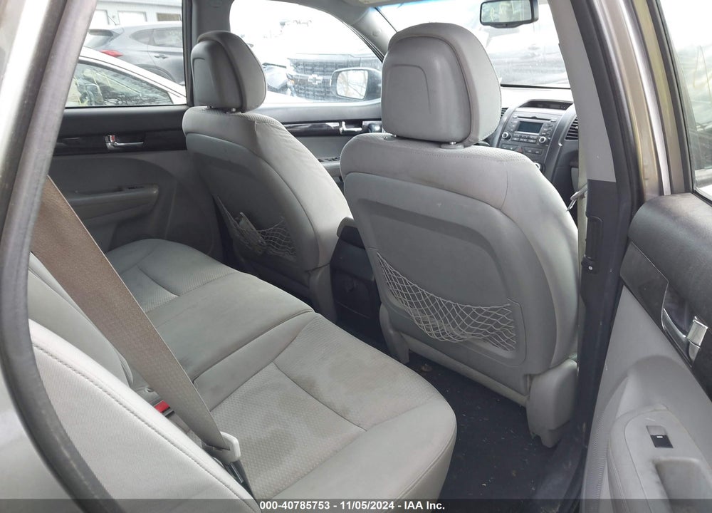 2011 KIA SORENTO LX VIN: 5XYKT3A14BG170836