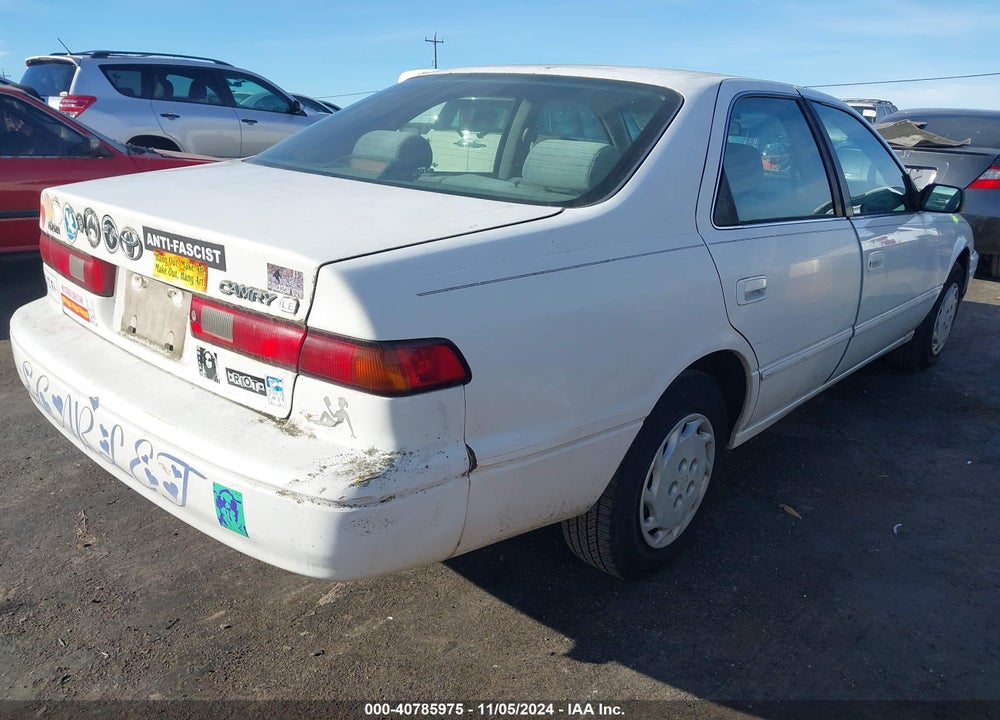 1999 TOYOTA CAMRY LE VIN: JT2BG22K3X0279557