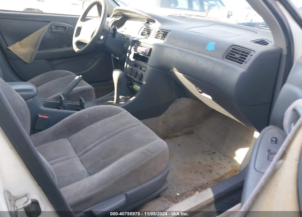 1999 TOYOTA CAMRY LE VIN: JT2BG22K3X0279557