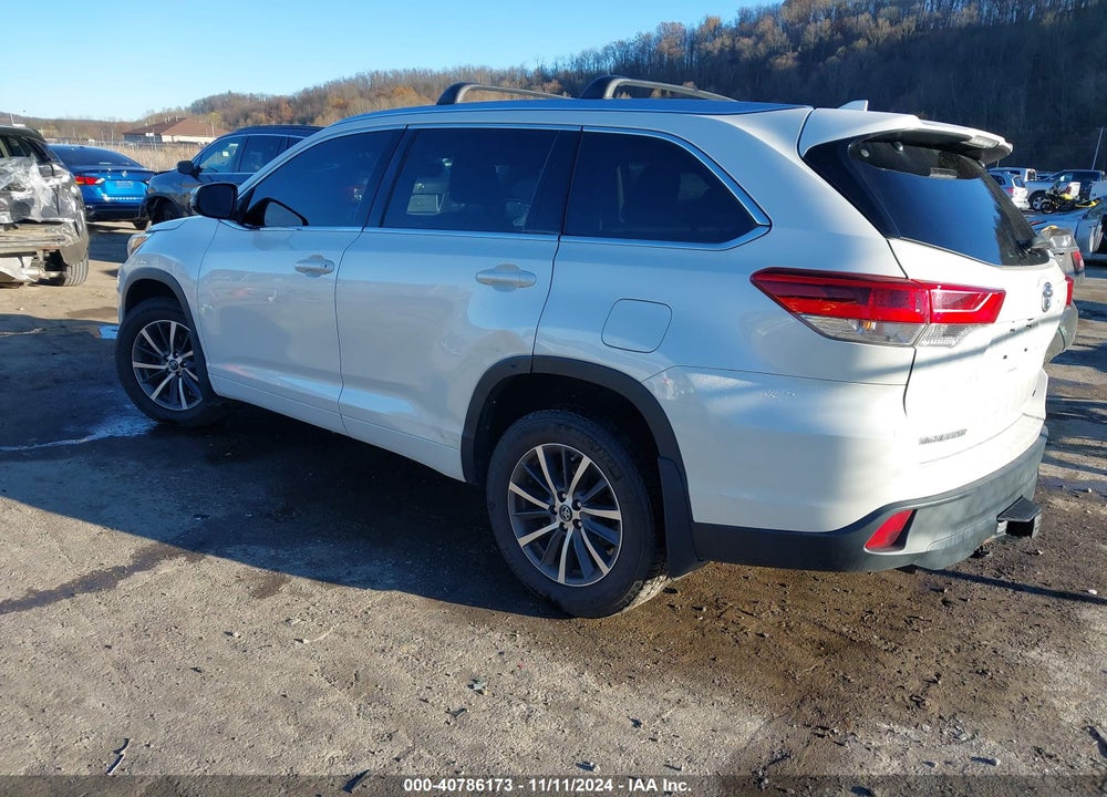 2017 TOYOTA HIGHLANDER XLE VIN: 5TDJZRFH5HS513961