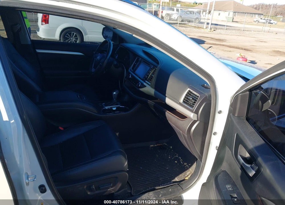 2017 TOYOTA HIGHLANDER XLE VIN: 5TDJZRFH5HS513961