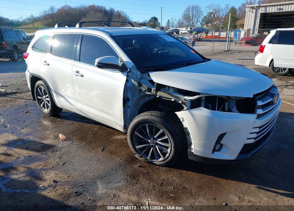 2017 TOYOTA HIGHLANDER XLE VIN: 5TDJZRFH5HS513961