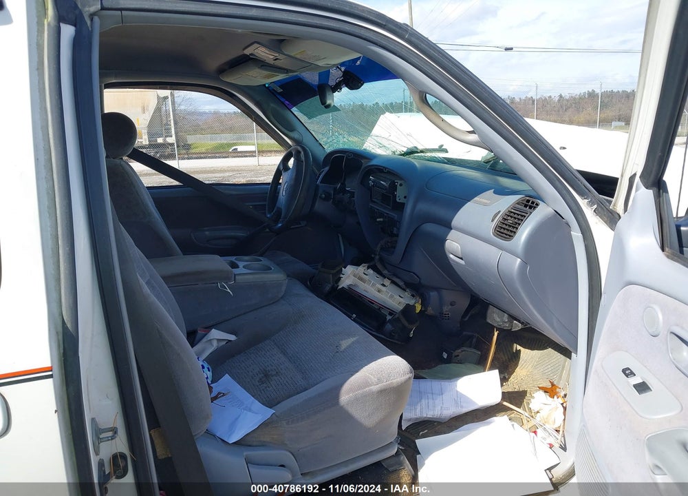 2000 TOYOTA TUNDRA LTD V8 VIN: 5TBBT4818YS098961