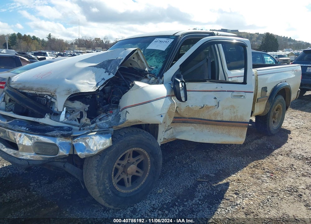 2000 TOYOTA TUNDRA LTD V8 VIN: 5TBBT4818YS098961