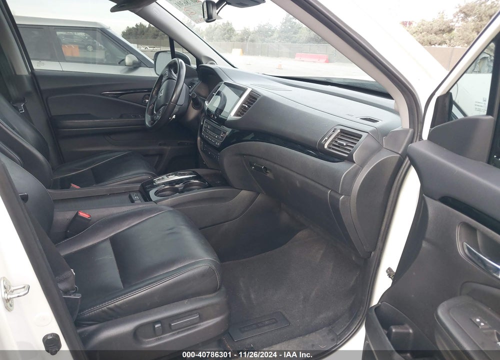 2018 HONDA PILOT TOURING VIN: 5FNYF5H97JB010576
