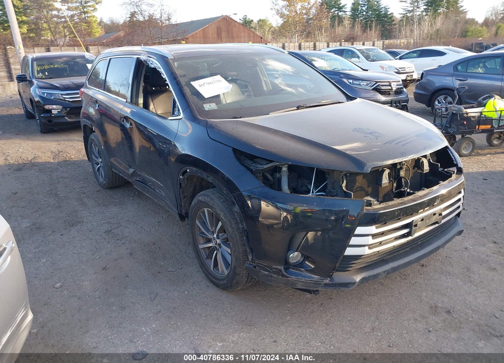 2017 TOYOTA HIGHLANDER XLE VIN: 5TDJZRFH0HS468783