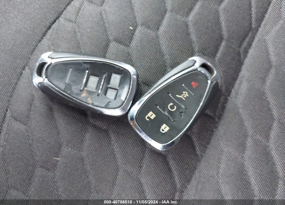 2018 CHEVROLET EQUINOX LT VIN: 2GNAXSEV5J6117587