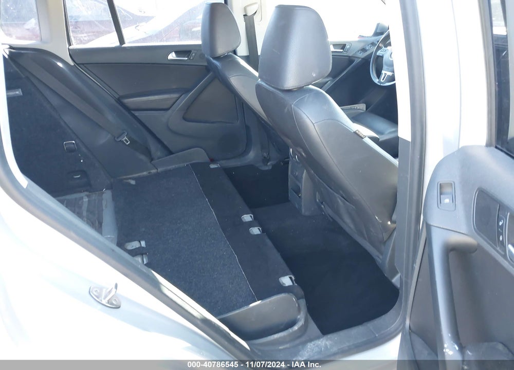 2016 VOLKSWAGEN TIGUAN S VIN: WVGAV7AX7GW587813