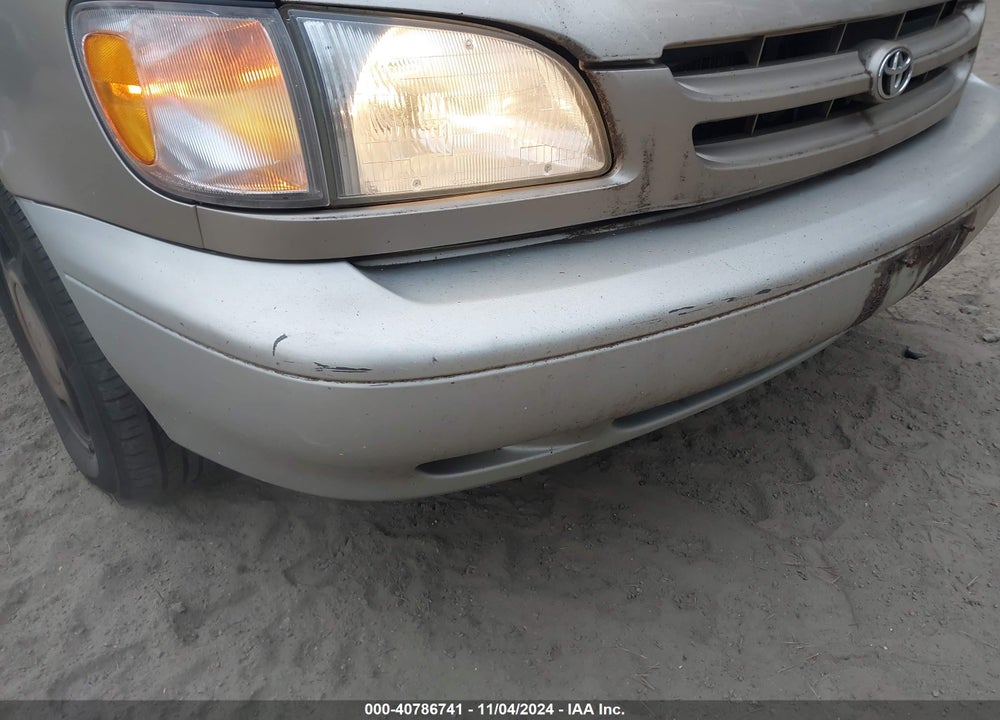 2000 TOYOTA SIENNA XLE VIN: 4T3ZF13C7YU235522