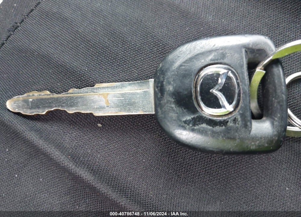 2005 MAZDA 3 S VIN: JM1BK123151240255
