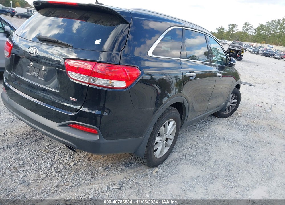 2017 KIA SORENTO 2.4L LX VIN: 5XYPGDA3XHG278534