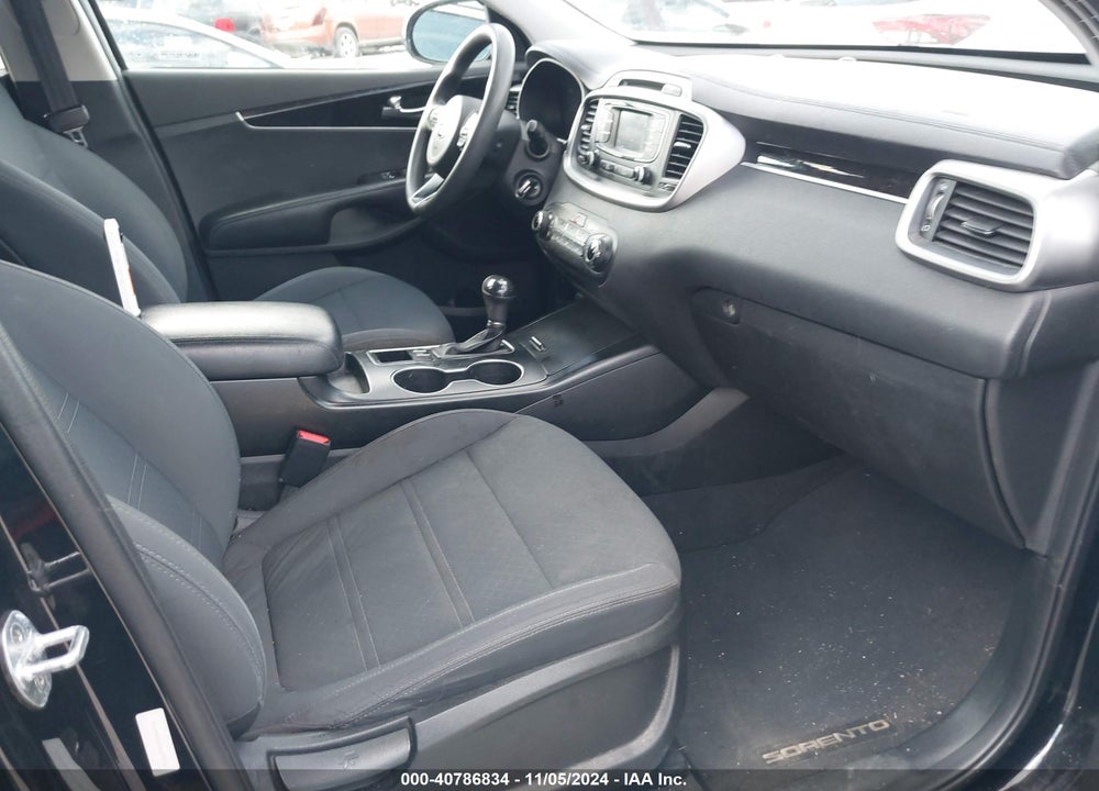 2017 KIA SORENTO 2.4L LX VIN: 5XYPGDA3XHG278534