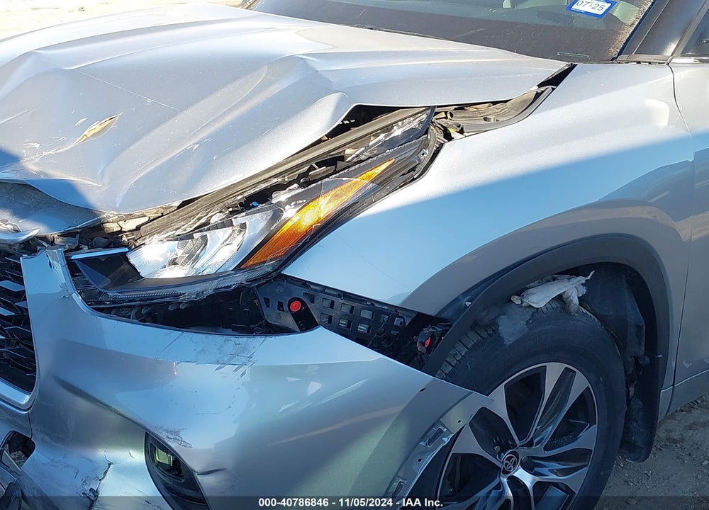 2020 TOYOTA HIGHLANDER XLE VIN: 5TDHZRBHXLS038885